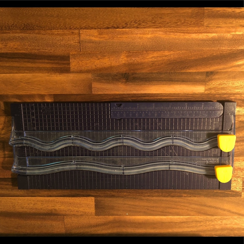 Creative Memories Wave Trimmer